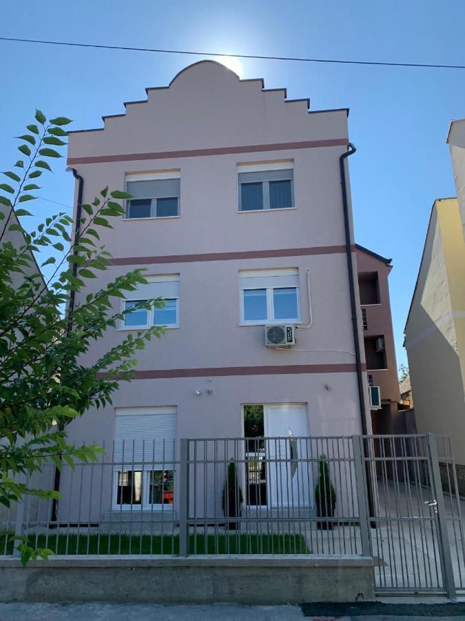 Apartman Hana Sombor Esterno foto