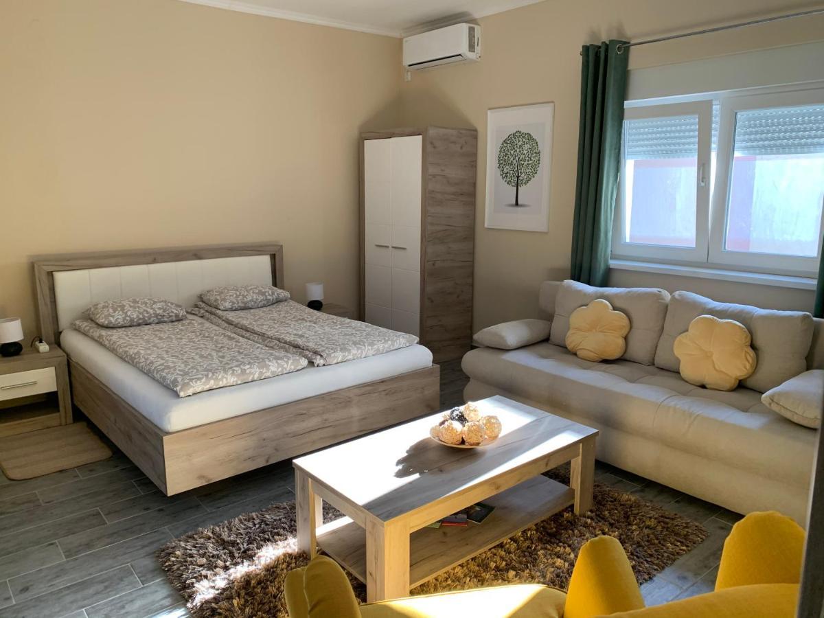 Apartman Hana Sombor Esterno foto